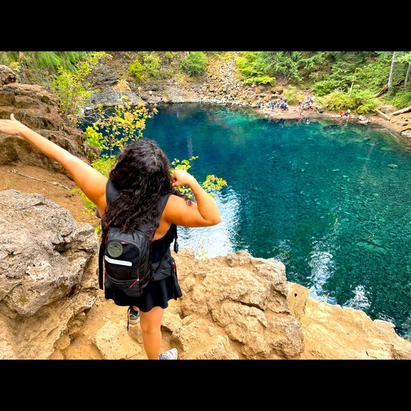 Meet your Posher, Vee - Picture 1 of 2